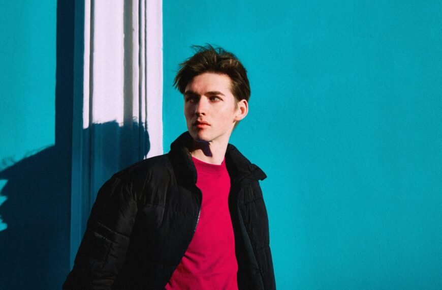 Mindful Living: Cultivating Awareness and Presence in Daily Life